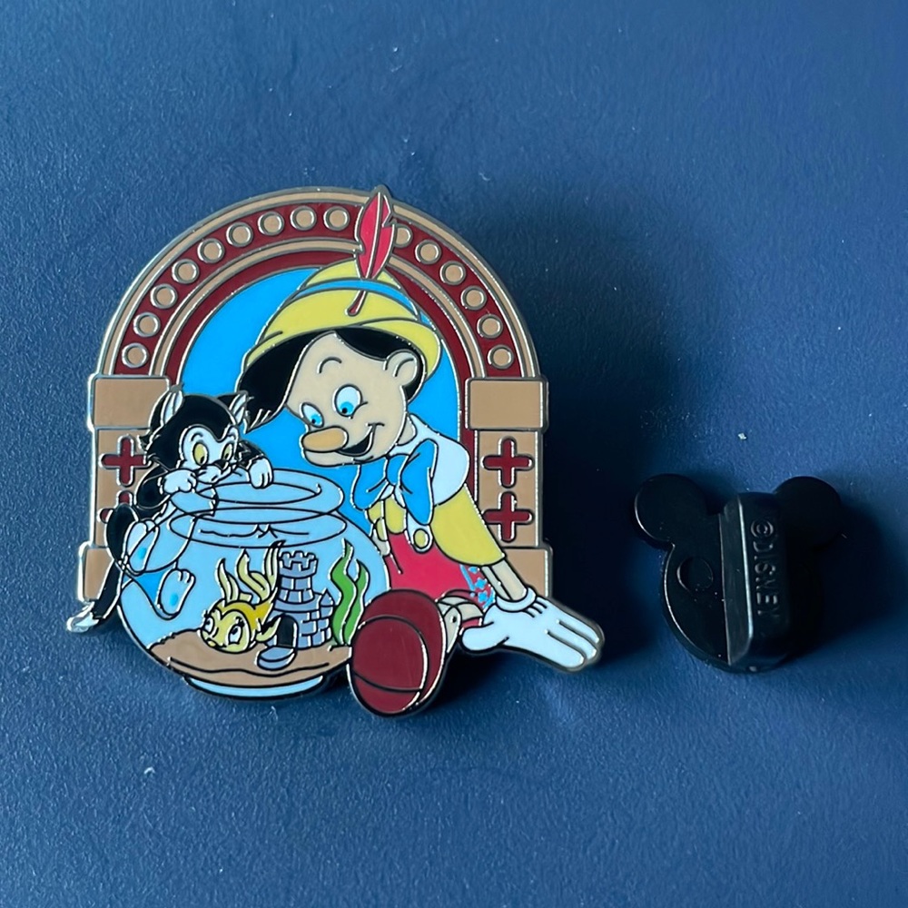 One Family Disney Pin Trading Event Mystery Box LR Pinochio